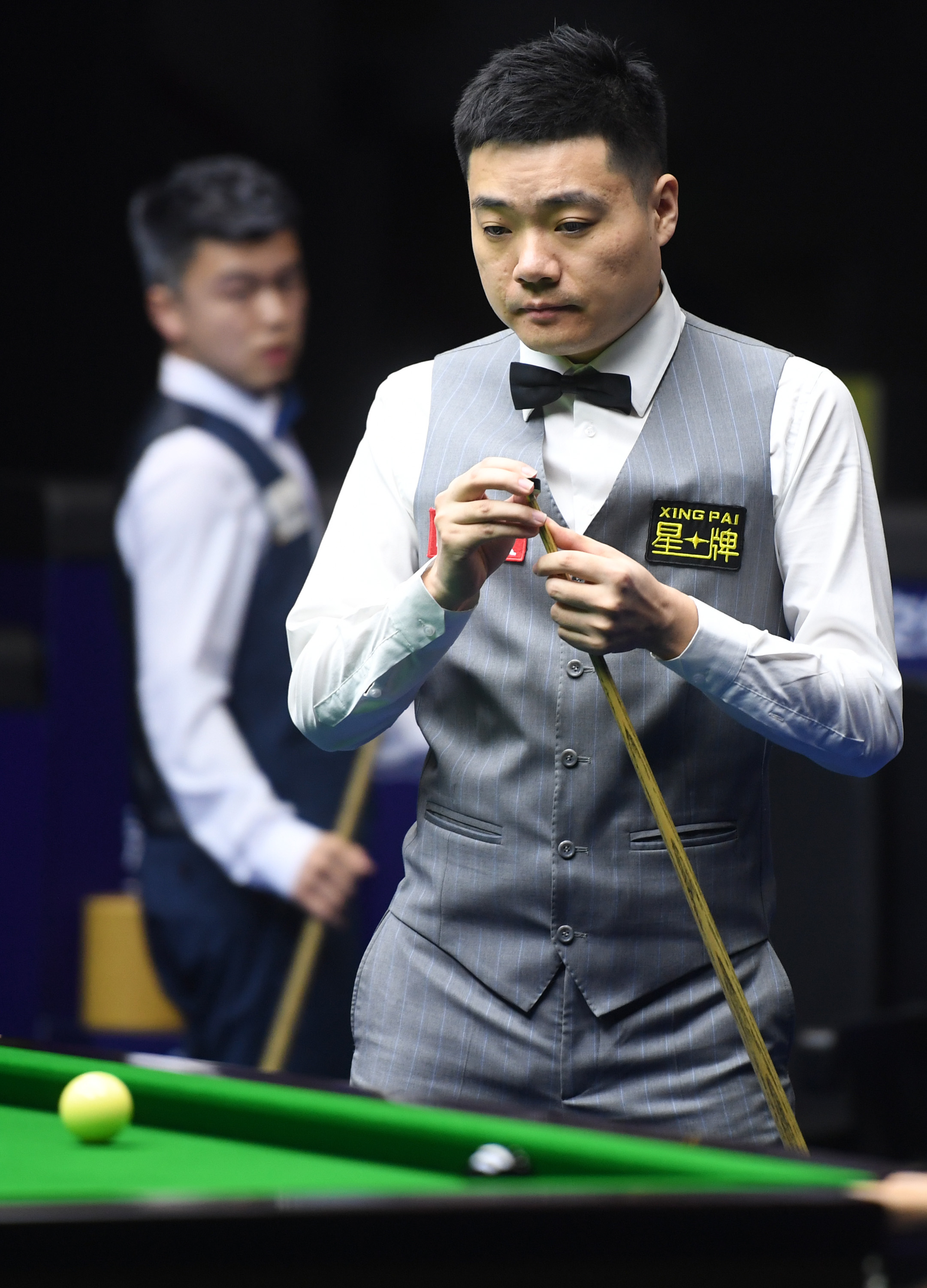 育场馆和完 育场馆和完